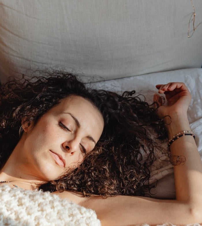 Améliorez votre sommeil avec le CBD : Réponses à vos questions clés - HerBeevor