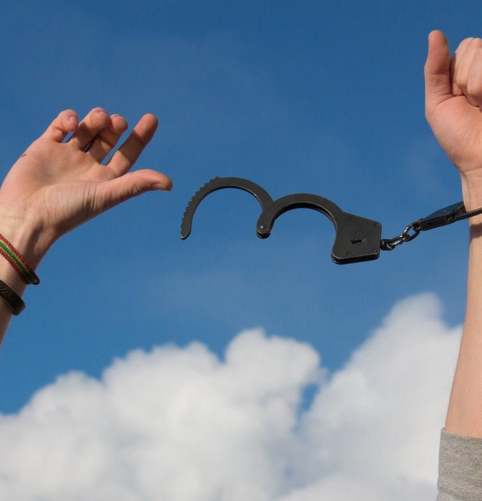 La vérité sur le CBD et la dépendance : Séparer la réalité de la fiction - HerBeevor