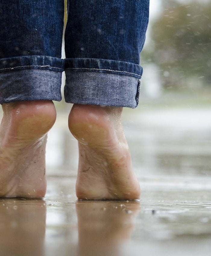 Les applications du CBD dans le domaine de la podologie et des soins des pieds - HerBeevor