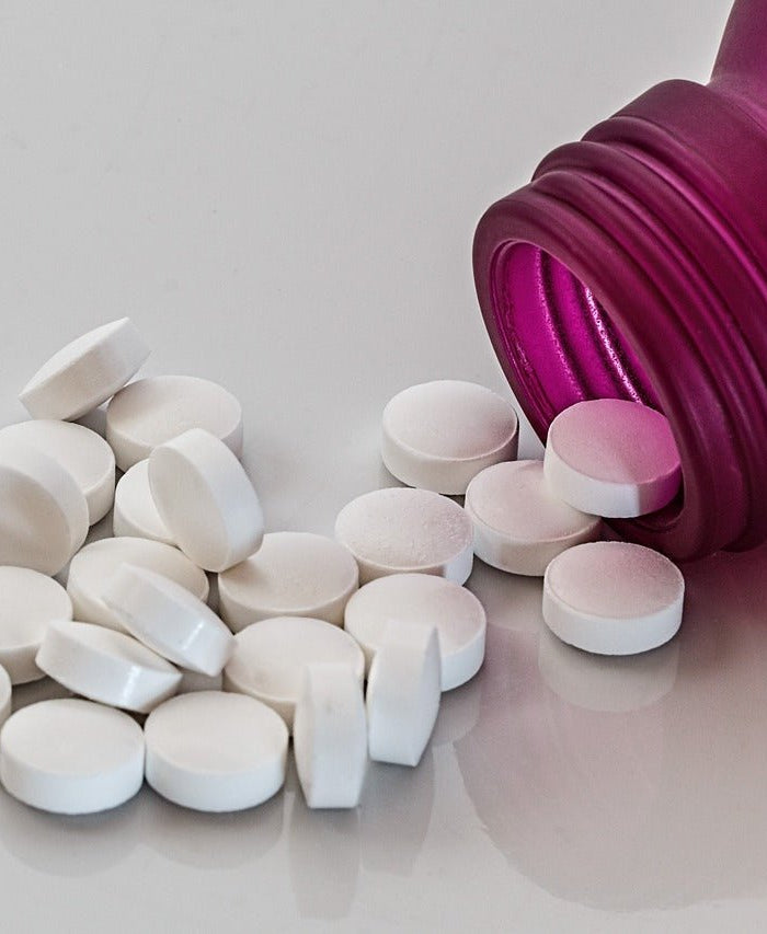 Les interactions entre le CBD et les médicaments : ce qu'il faut savoir - HerBeevor