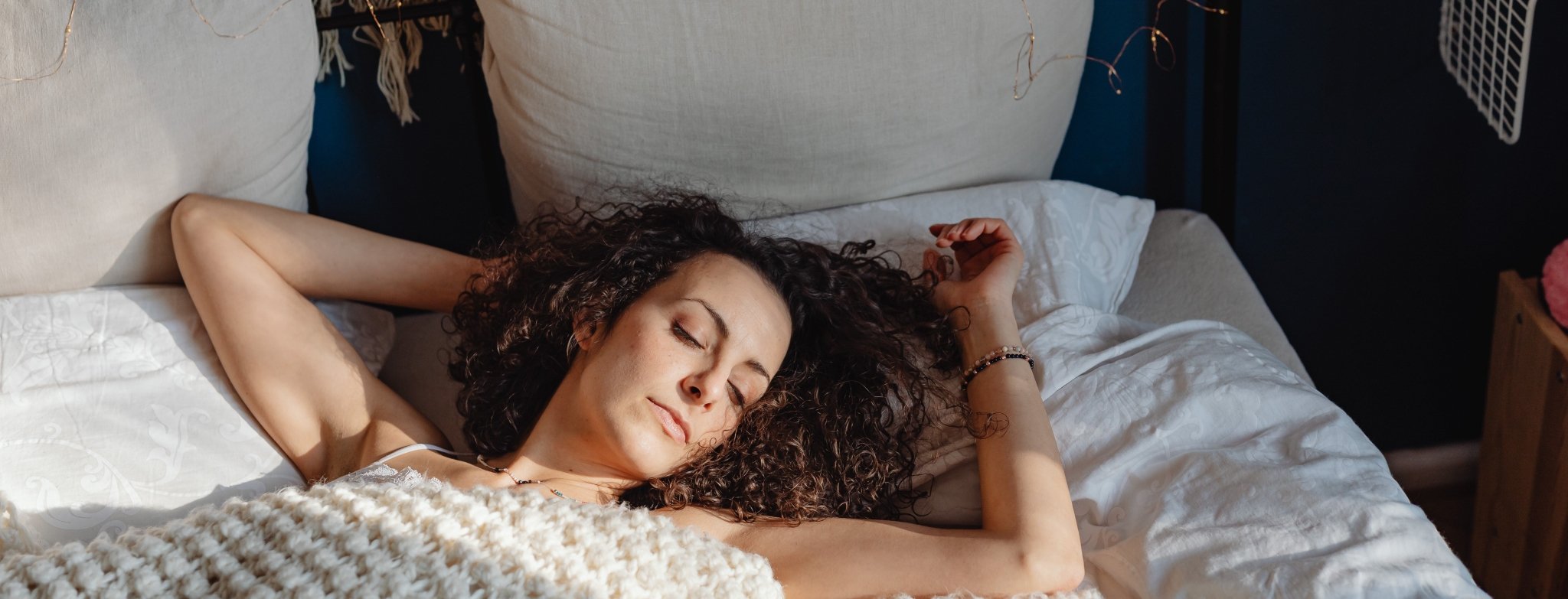 Améliorez votre sommeil avec le CBD : Réponses à vos questions clés - HerBeevor