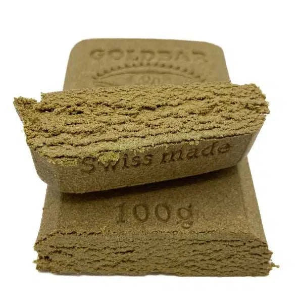 Résine CBD Peanut Butter GoldBar 420, extraction suisse haut de gamme avec une texture crémeuse et un arôme de noisette. Disponible chez Herbeevor.